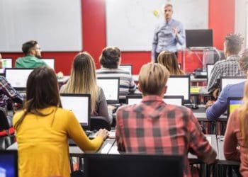 Без польської мови, але з дипломом: як українцям у Польщі здобути освіту англійською