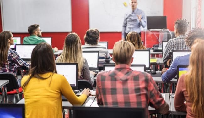 Без польської мови, але з дипломом: як українцям у Польщі здобути освіту англійською