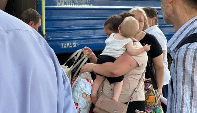 Виїзд дитини з України під час війни: в яких випадках без дозволу не обійтись