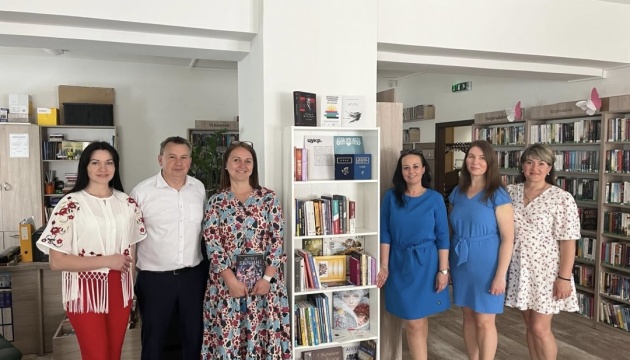 В Угорщині з’явилася нова «Українська книжкова поличка»