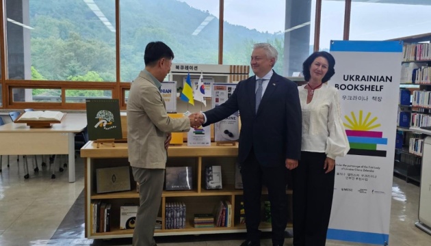 У Кореї з’явилася третя «Українська книжкова поличка»