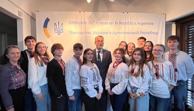 Посол України в Аргентині зустрівся з представниками Спілки української молоді