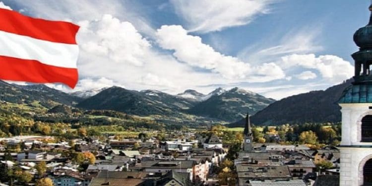 Для частини українців в Австрії скасували безплатне медичне страхування