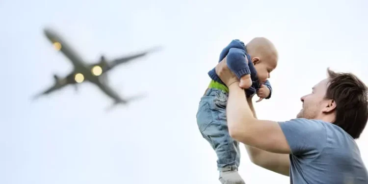 Чи потрібен дозвіл батька, якщо дитина їде з мамою за кордон по біометрії: що важливо знати українським біженцям