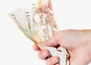 Фіктивне оформлення біженців у Чехії: ексмитник з України і його дружина привозили земляків заради виплат