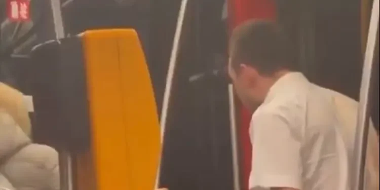 У Чехії судитимуть водія, який вдарив та вигнав українців з трамвая