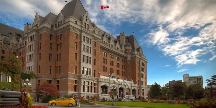 “Навіть через 20 років там ти не будеш своїм”: українка порівняла життя в Європі та Канаді