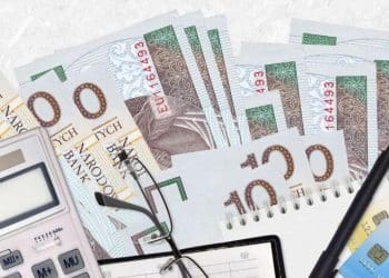 Українці, чиї діти навчаються у польських школах, можуть отримати допомогу за програмою “Добрий старт”