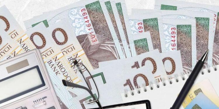 Українці, чиї діти навчаються у польських школах, можуть отримати допомогу за програмою “Добрий старт”