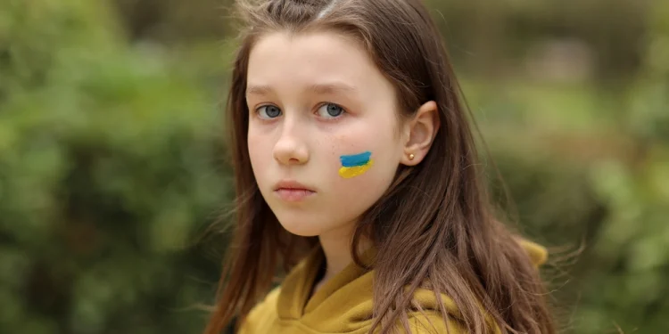 Як говорити з дітьми про трагічні події в Україні: поради родинам в імміграції