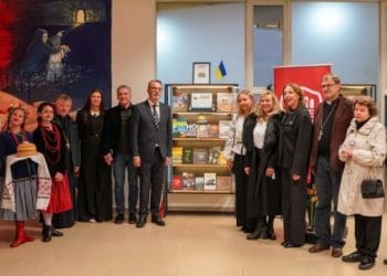 «Українську книжкову поличку» відкрили у Парагваї