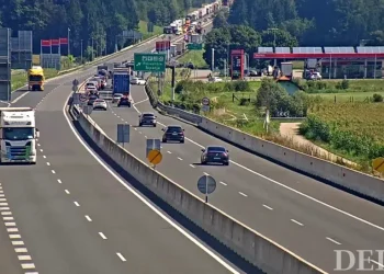 У Словенії в ДТП загинуло 5 українців: фургон на швидкості врізався у вантажівку