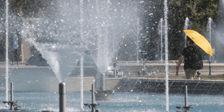 Для третини Румунії оголосили максимальне попередження через 40–градусну спеку