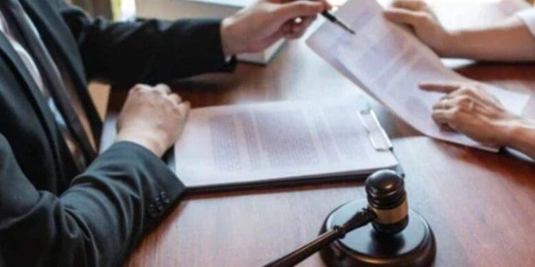 Право на відстані: як українські біженці можуть отримати юридичну допомогу за кордоном