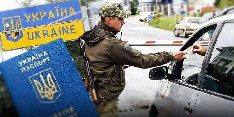 З України виїжджає більше людей, ніж повертається: експерт назвав причини