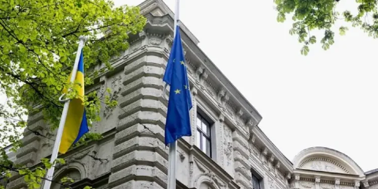 МЗС спростило надання послуг за кордоном: що змінилося