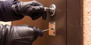 Як уникнути квартирної крадіжки влітку: застереження поліції Словаччини та практичні поради українським біженцям