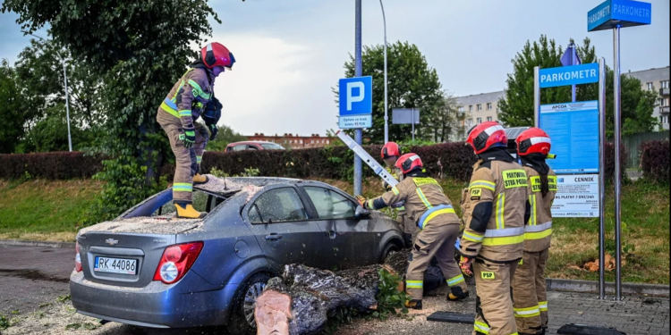 Антикризові штаби працюють в усіх воєводствах, яким загрожує негода