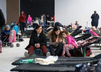 Повні притулки, порожні відповіді: що чекає на українців у Польщі після листопада