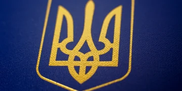 Закордонний паспорт України знову піднявся у світовому рейтингу