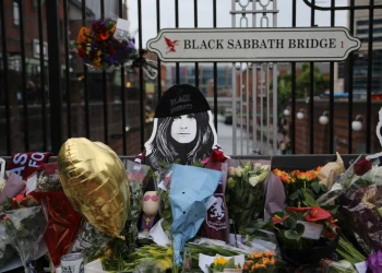 “Українські шахраї заробляли на смерті Оззі Осборна”: новий фейк роспропаганди