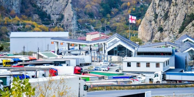 МЗС повернуло 65 українців, які застрягли на російсько-грузинському кордоні