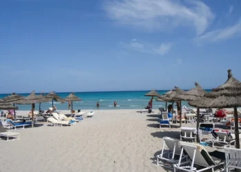 Смертельні бактерії у воді: туристи тікають із популярних курортів Туреччини