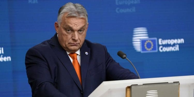 “Безкоштовних грошей не буває” — Орбан заявив про можливе скорочення виплат українським біженцям