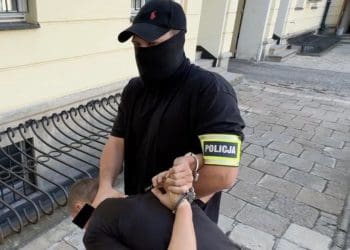 У Польщі затримали українця, якого підозрюють у погрозах підпалом, якщо правила виплат 800+ будуть змінені