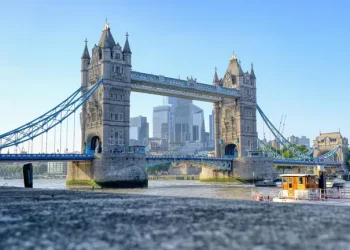 “Їм потрібно розжовувати”: українка розповіла, як російська пропаганда впливає на британців