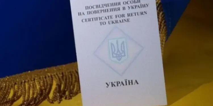 Як українським біженцям повернутися додому без закордонного паспорта