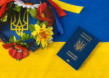 Більшість українців пишаються своїм громадянством вдома і за кордоном — ОПОРА