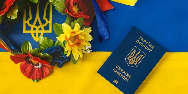 Більшість українців пишаються своїм громадянством вдома і за кордоном — ОПОРА