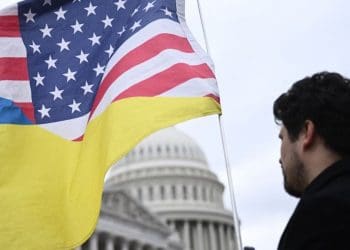 Українські біженці у США втрачають роботу через закінчення дозволів
