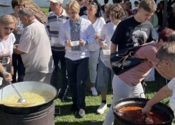 В Угорщині провели День українського борщу та традицій