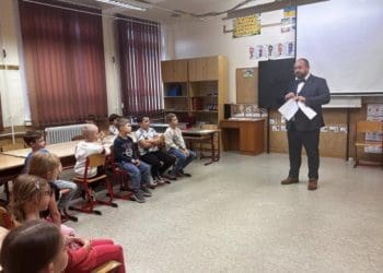 Посол в Угорщині провів урок для учнів школи ім. Тараса Шевченка у Будапешті