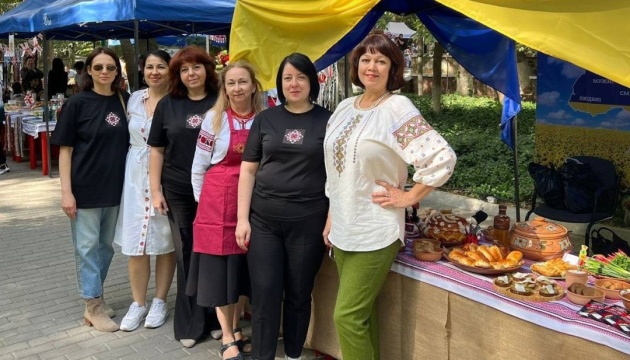 На Фестивалі культур у Ташкенті представили український стенд