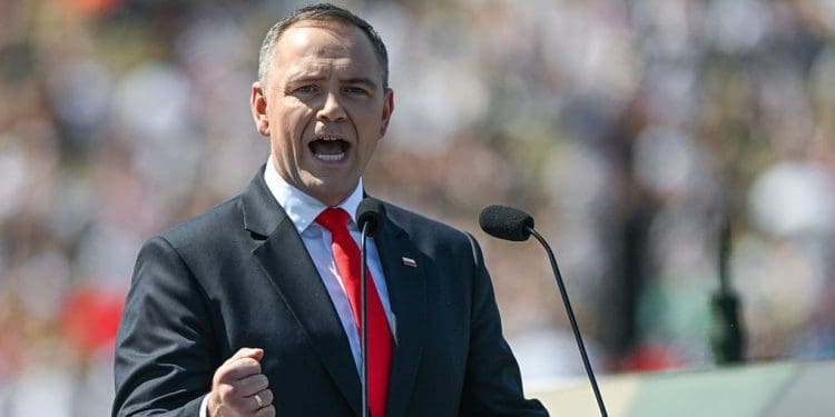 Президент Польщі підписав закон про продовження допомоги українцям — які умови