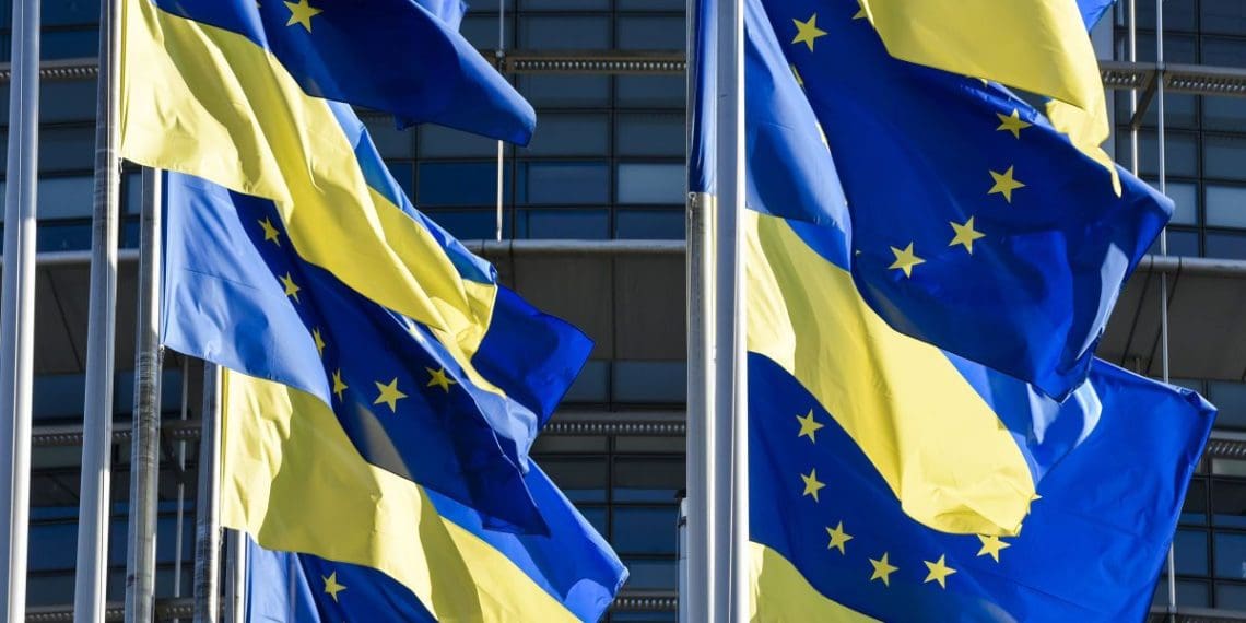 Наявність тимчасового захисту чи статусу біженця за кордоном не звільняє від мобілізації в Україні.