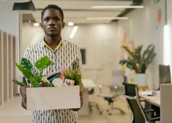 Звільняють будь-якої миті та без пояснень: українка розповіла, що дивує в роботі у США