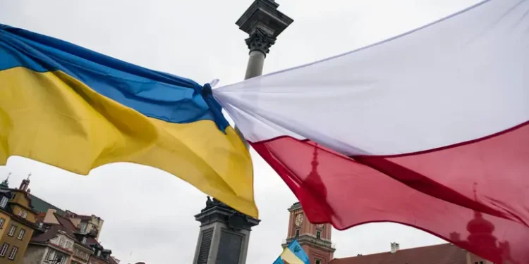 Польща схвалила закон про фінансову допомогу українцям: хто отримає виплати