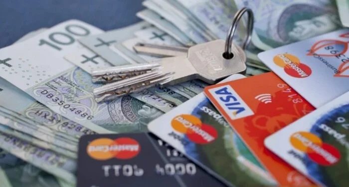 У Польщі податківці посилили контроль за грошовими переказами українців