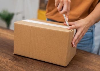 “Укрпошта” знижує вартість доставки посилок до шести країн: список