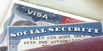 Автоматичне продовження дозволів на роботу в США скасували: що варто знати