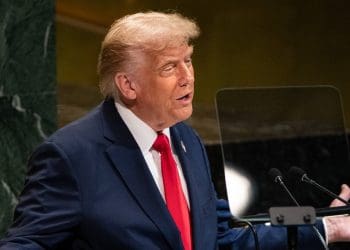 США зачиняють двері для біженців: яке рішення готують у Трампа