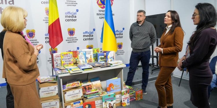 Тернопільська область передала понад 500 книжок для українських дітей в Румунії