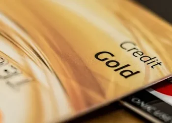 Чи діють у Польщі картки українських банків: що потрібно знати