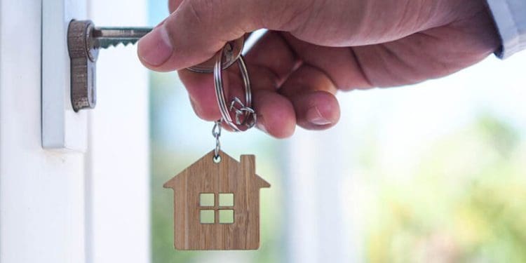 Як українським біженцям знайти житло за кордоном