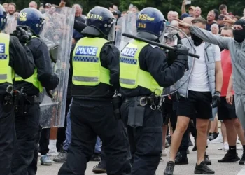 У Британії мігрантам загрожує конфіскація коштовностей