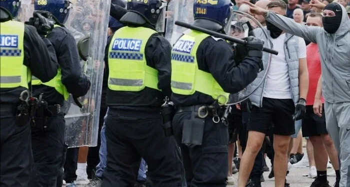 У Британії мігрантам загрожує конфіскація коштовностей